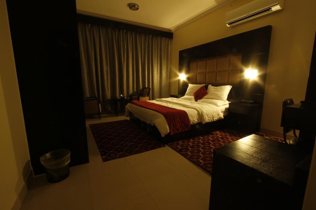Manazel Al Hamra Apartment 2 버레이다 객실 사진