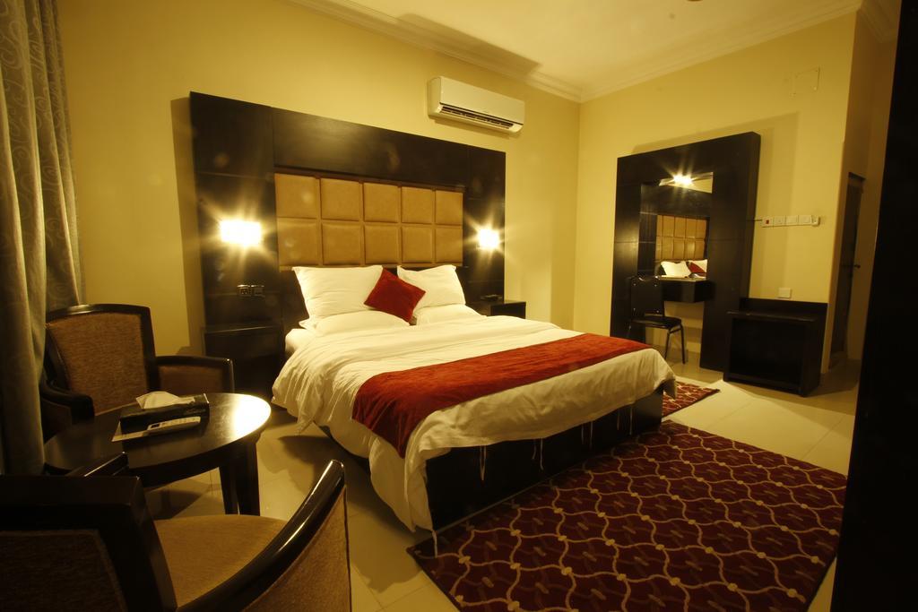 Manazel Al Hamra Apartment 2 버레이다 객실 사진